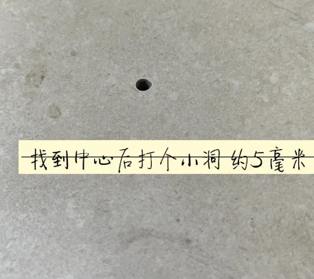 遵义市瓷砖空鼓维修公司专业解答在瓷砖铺贴过程中，如果砂料搅拌不均匀，将会带来以下问题
